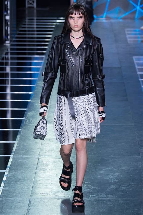 omzet louis vuitton 2016|Louis Vuitton Spring 2016 Ready.